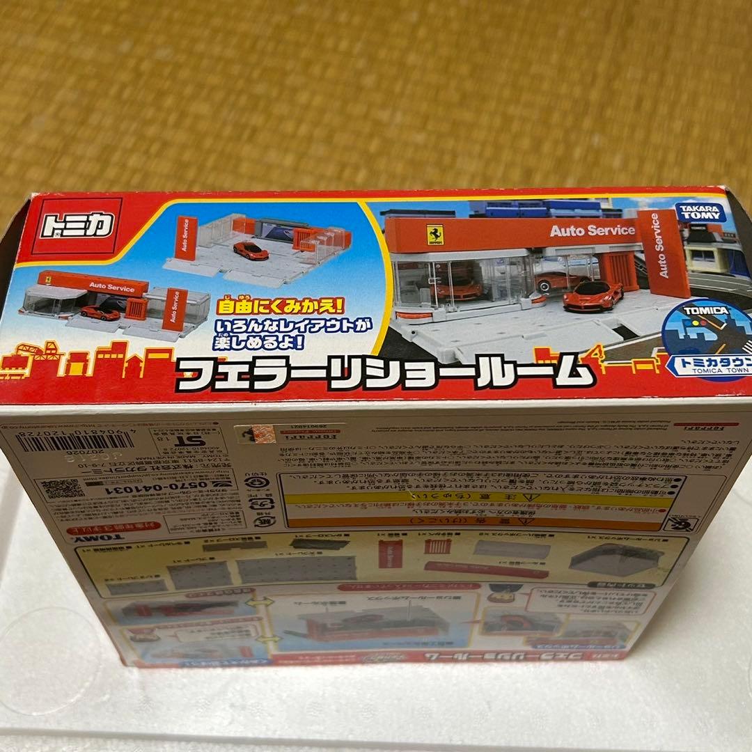 トミカ用　タカラトミー TAKARATOMY フェラーリ ショールーム【未使用】