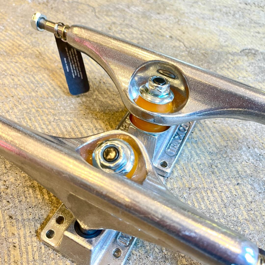 新品 INDEPENDENT トラック ST11 POLY 159 SILVER