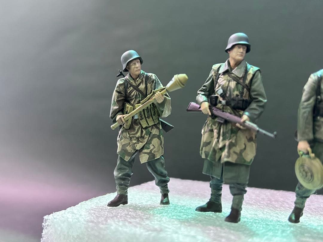 1/35 ドイツ歩兵セット（大戦後期）塗装済み完成品　タミヤ