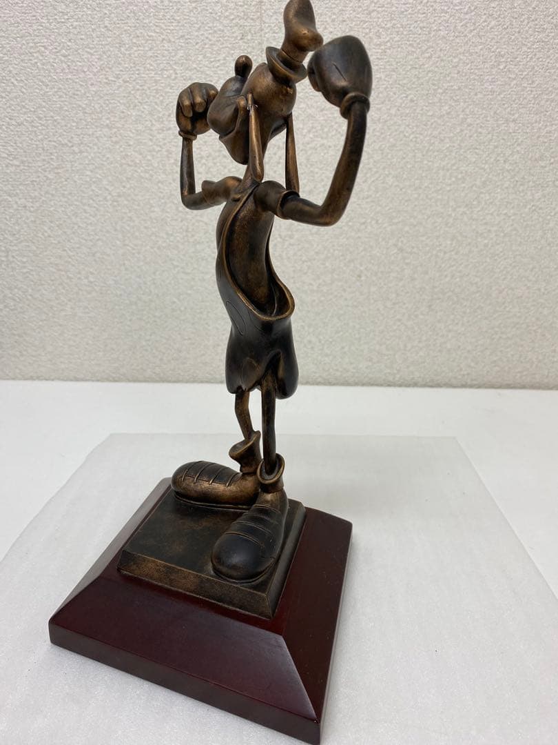 3-2702 ディズニー グーフィー 体操ポーズ ブロンズトーン 彫像 置物