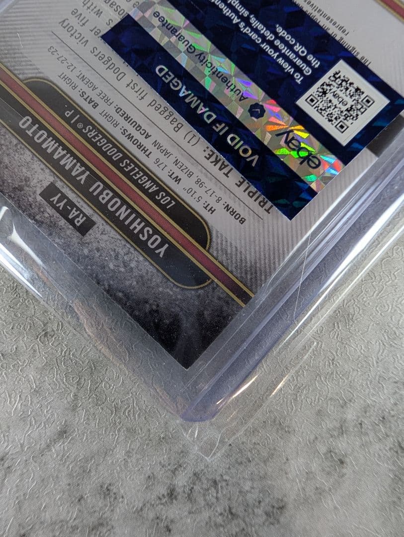 【01/50】山本由伸 直筆サイン 2024 Triple Threads