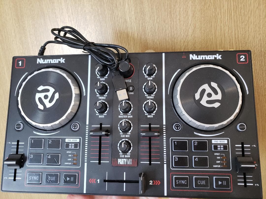 b*様 Numark Party Mix DJコントローラー