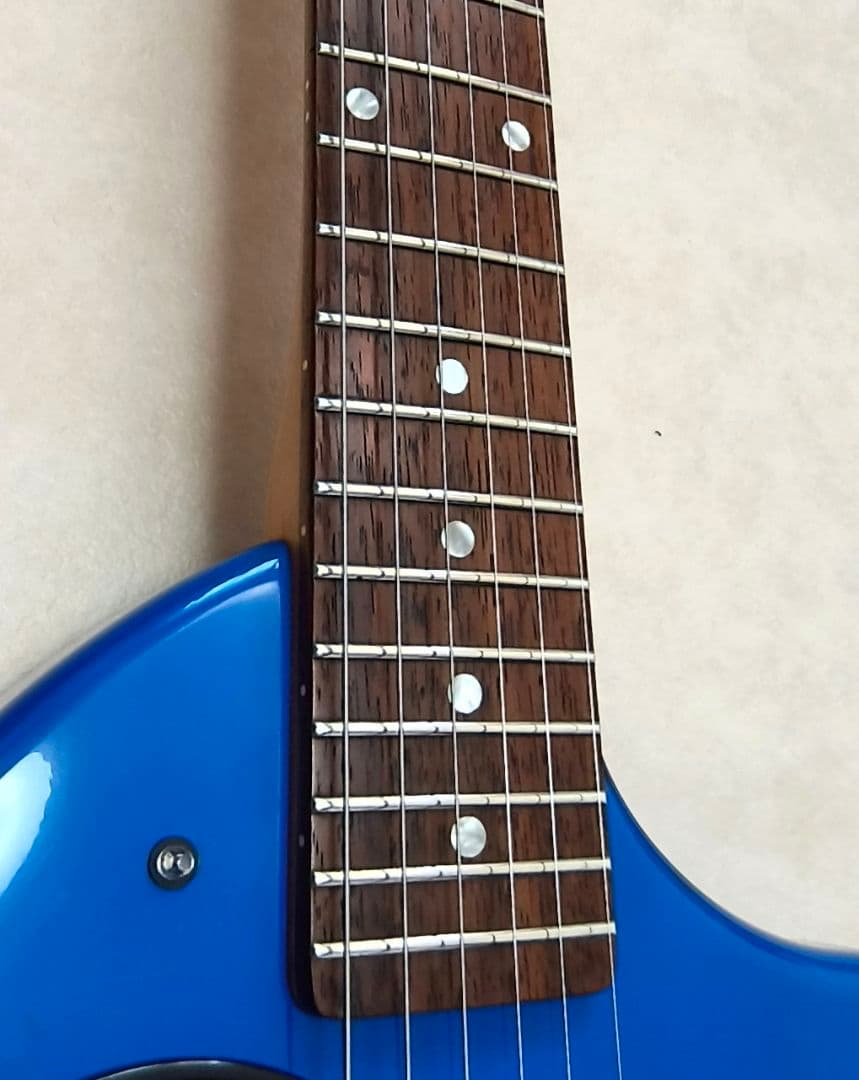 【美品】ZO-3 ブルー アンプ内蔵ギター ディストーションSW付 専用ケース