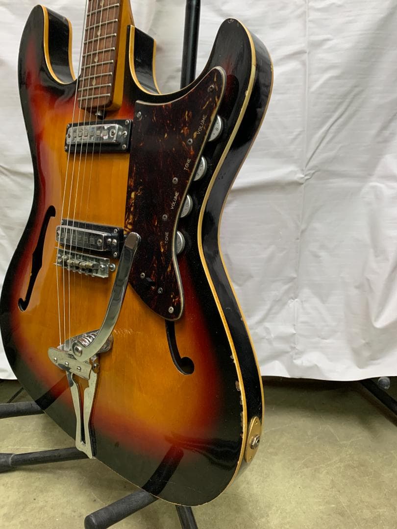 リペアショップ発　ビザール　セミアコタイプ　整備済み