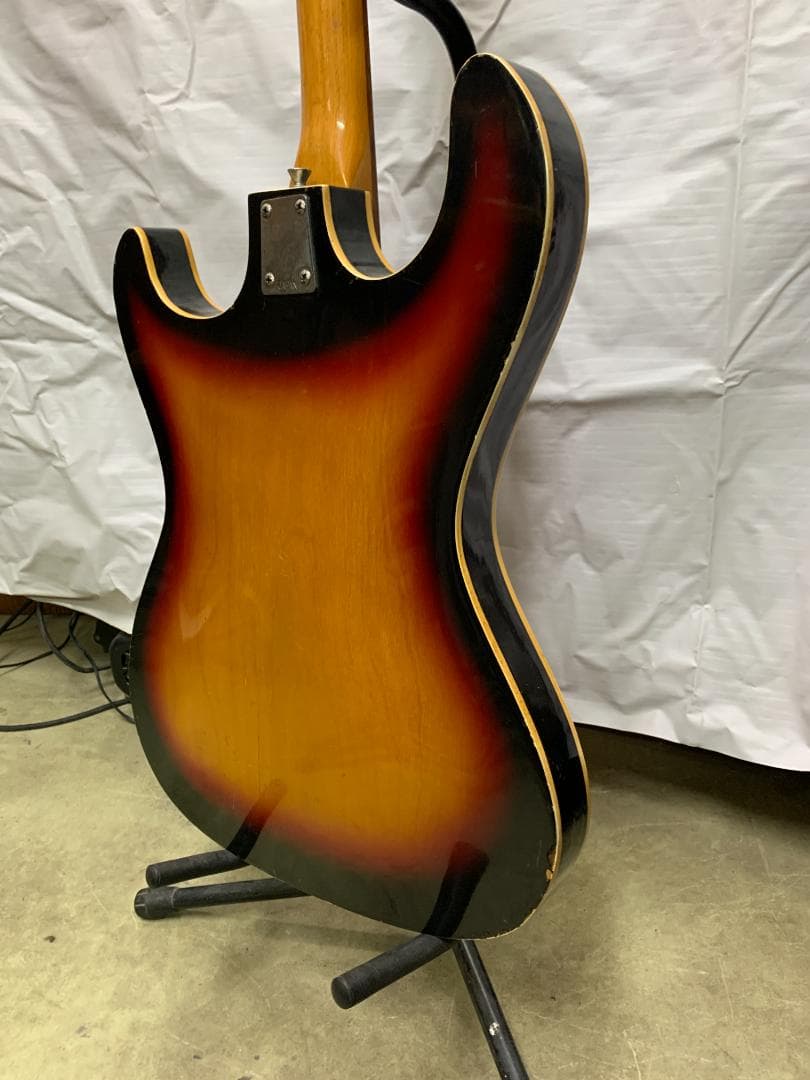 リペアショップ発　ビザール　セミアコタイプ　整備済み