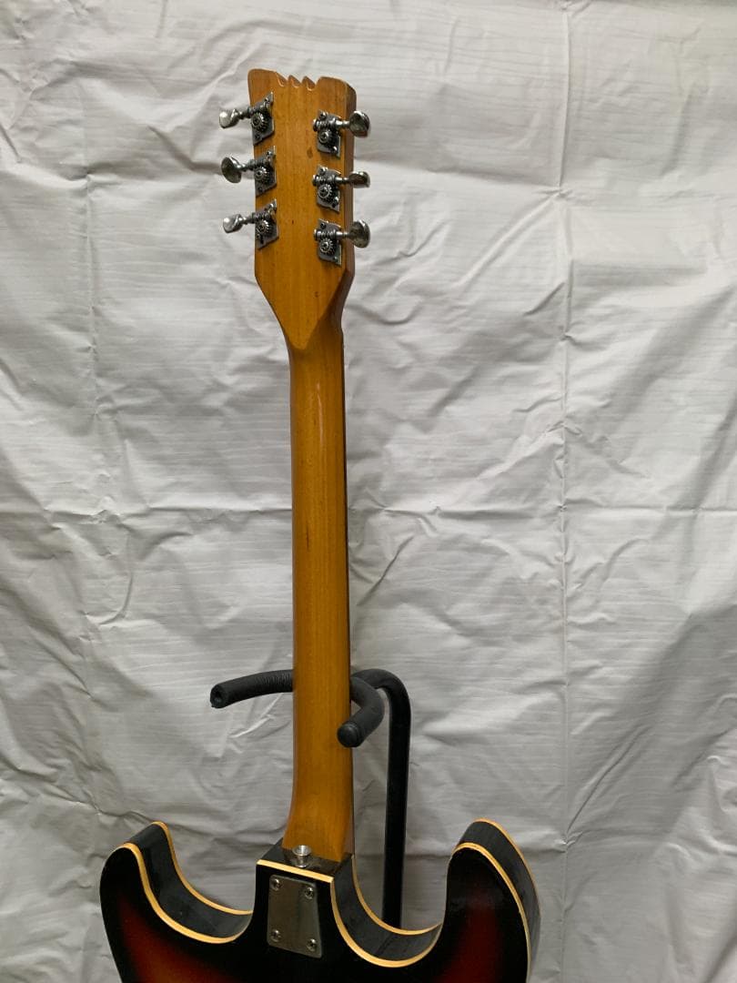 リペアショップ発　ビザール　セミアコタイプ　整備済み