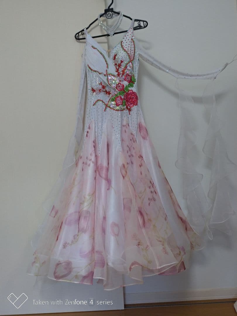 社交ダンス　ホワイト　モダンドレス　競技会