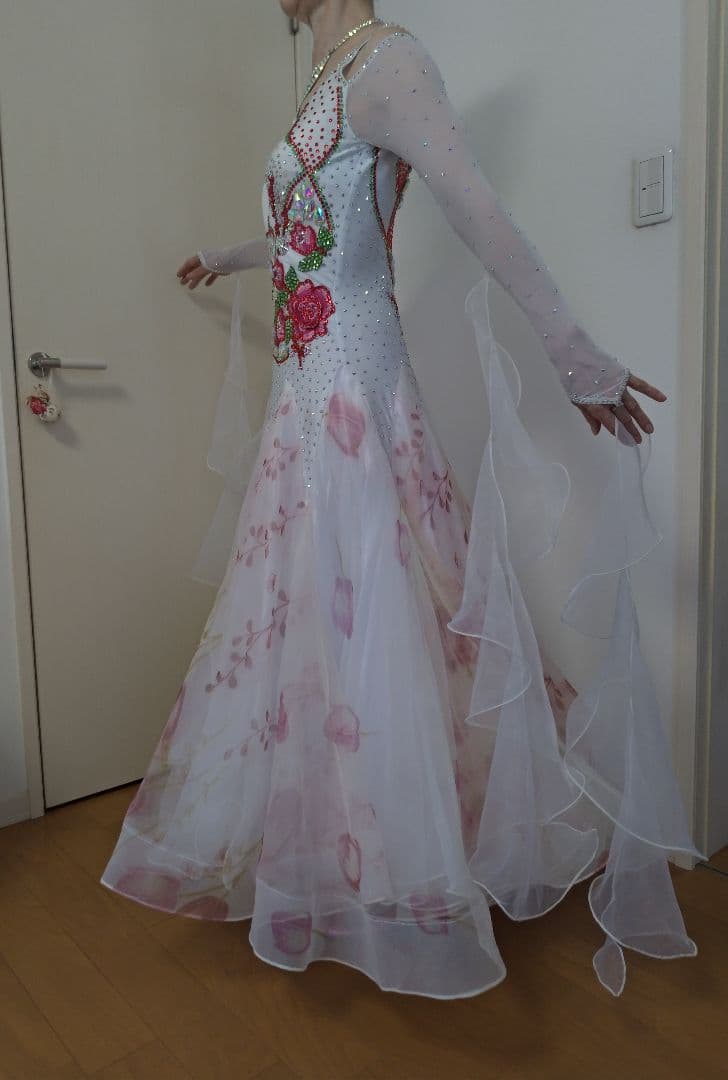 社交ダンス　ホワイト　モダンドレス　競技会