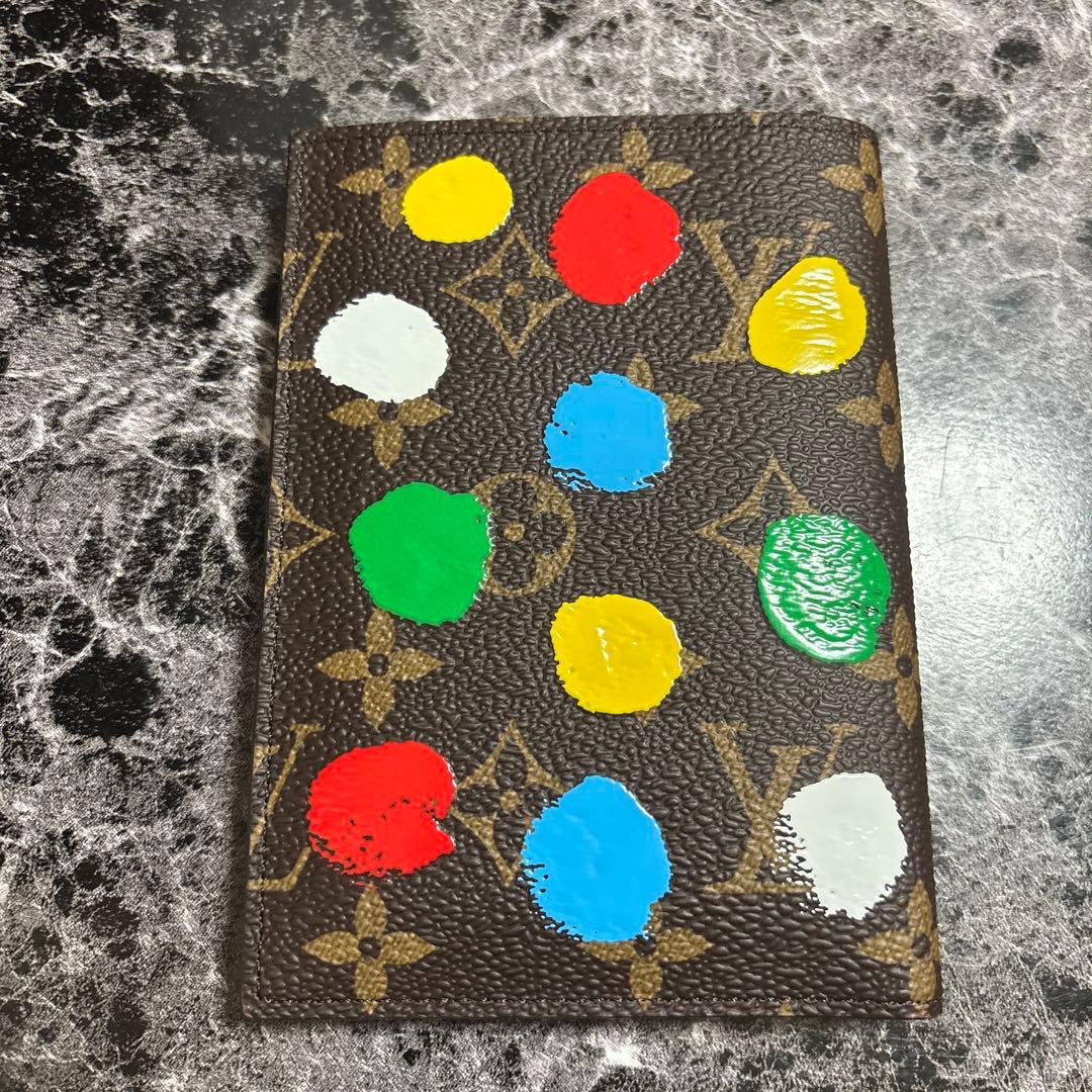 ルイヴィトン 草間彌生 コラボ LV × YK パスポートケース