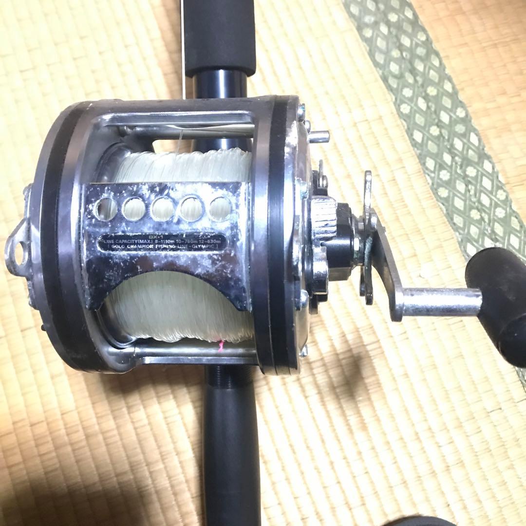 ベイトリール シルバー 金属製 右手用