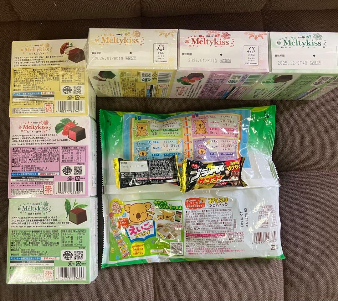 ラーメン　カレー飯　お菓子などのセット