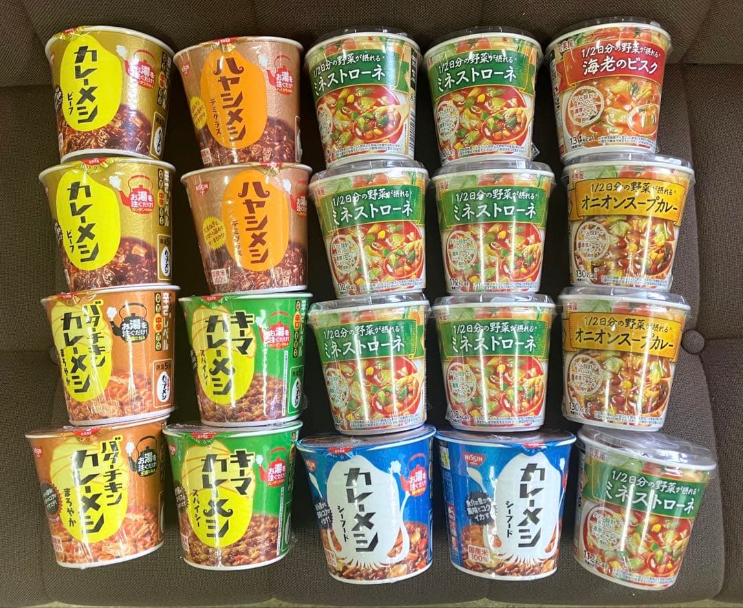 ラーメン　カレー飯　お菓子などのセット