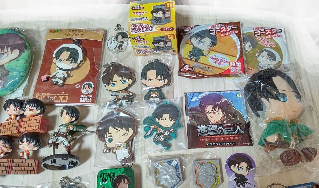 進撃の巨人 エレン・イェーガー リヴァイ兵長 グッズまとめ売り