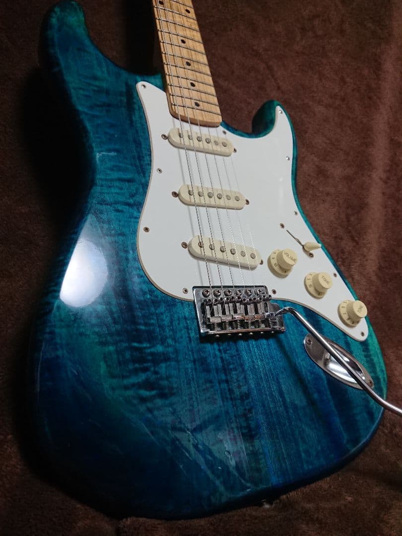 【鮮やかな木目の１本】希少なストラトモデル