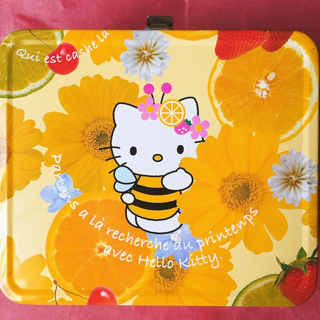 希少レア　ハローキティ　USA アルバム　缶ケース　着ぐるみ　ハチ　2003