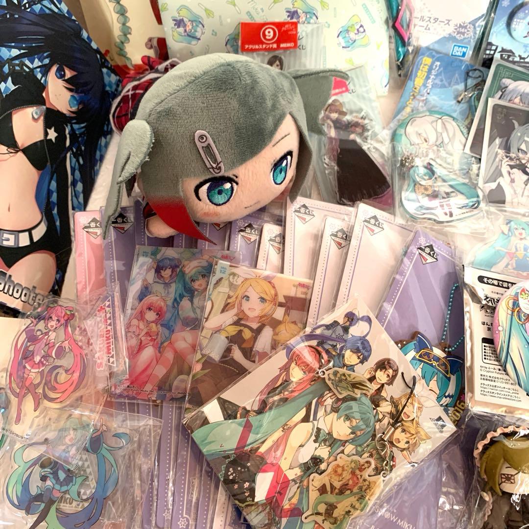 初音ミク　大量　60以上　アクスタ　缶バッジ　あそーとフィギュア等　グッズまとめ