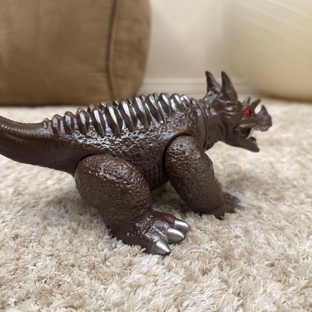 ウルトラマン 怪獣 フィギュア ダークブラウン