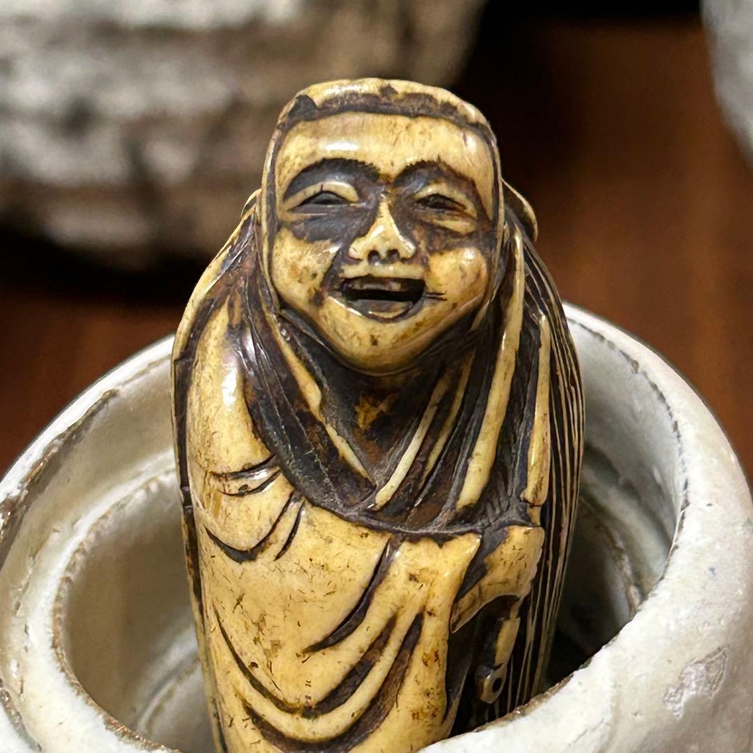 蓑笠煙管持ち人物根付