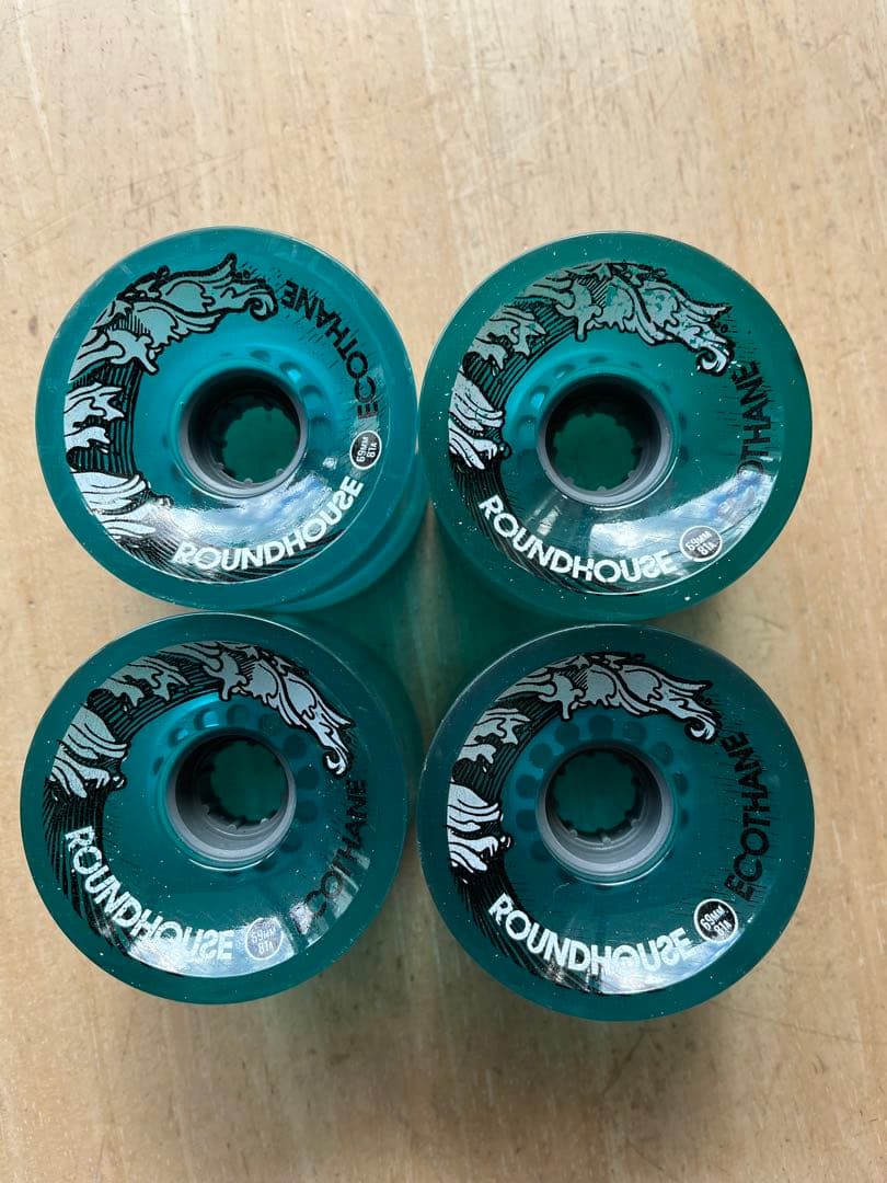 カーバースケートボード。虎。ROUNDHOUSE ウィール69mm4個セット