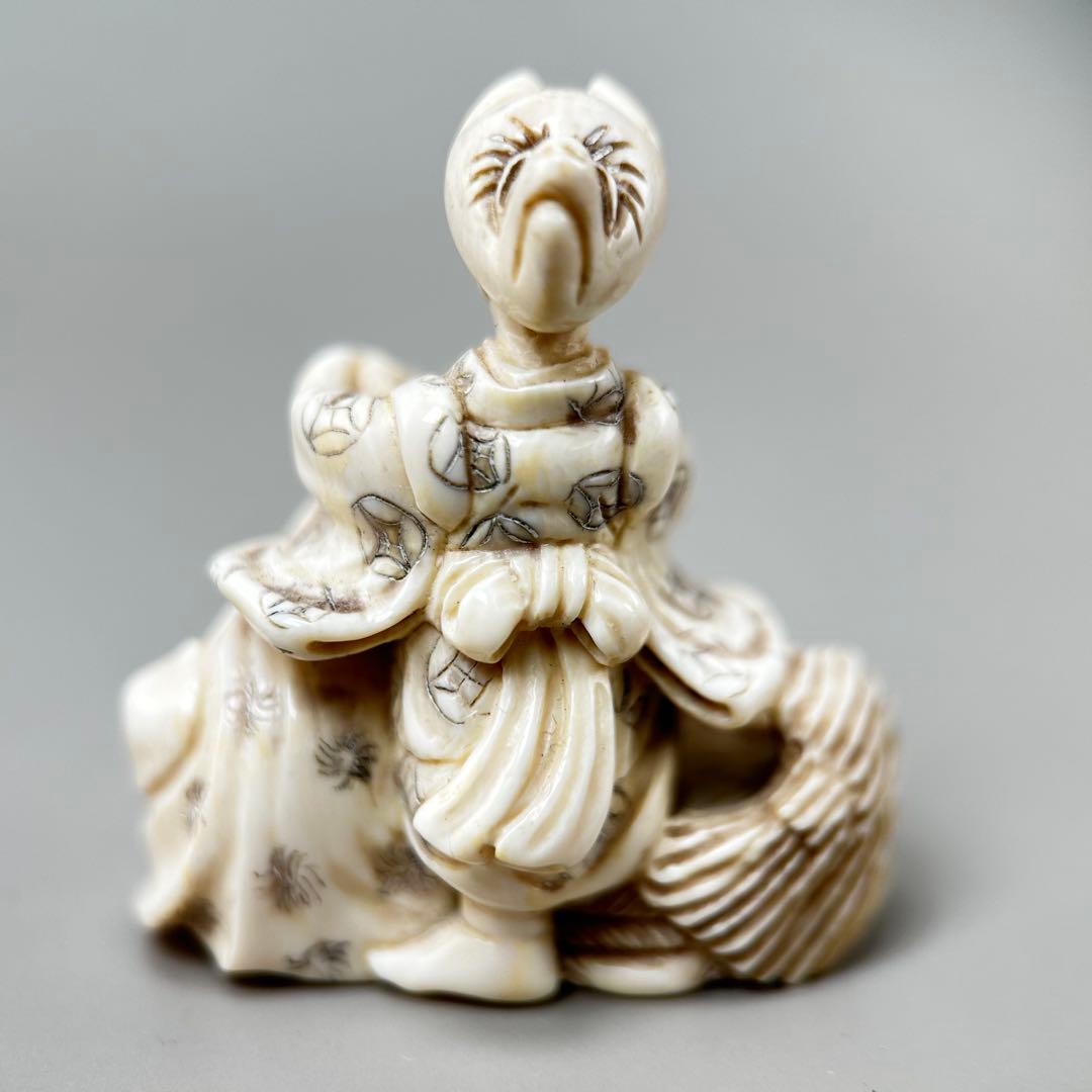 子供の像 扇子付き極上　根付　天然素材アンティーク骨董　飾り物古美術置物細密細工