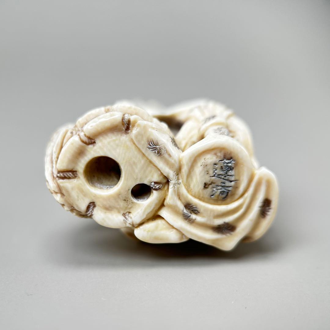 子供の像 扇子付き極上　根付　天然素材アンティーク骨董　飾り物古美術置物細密細工