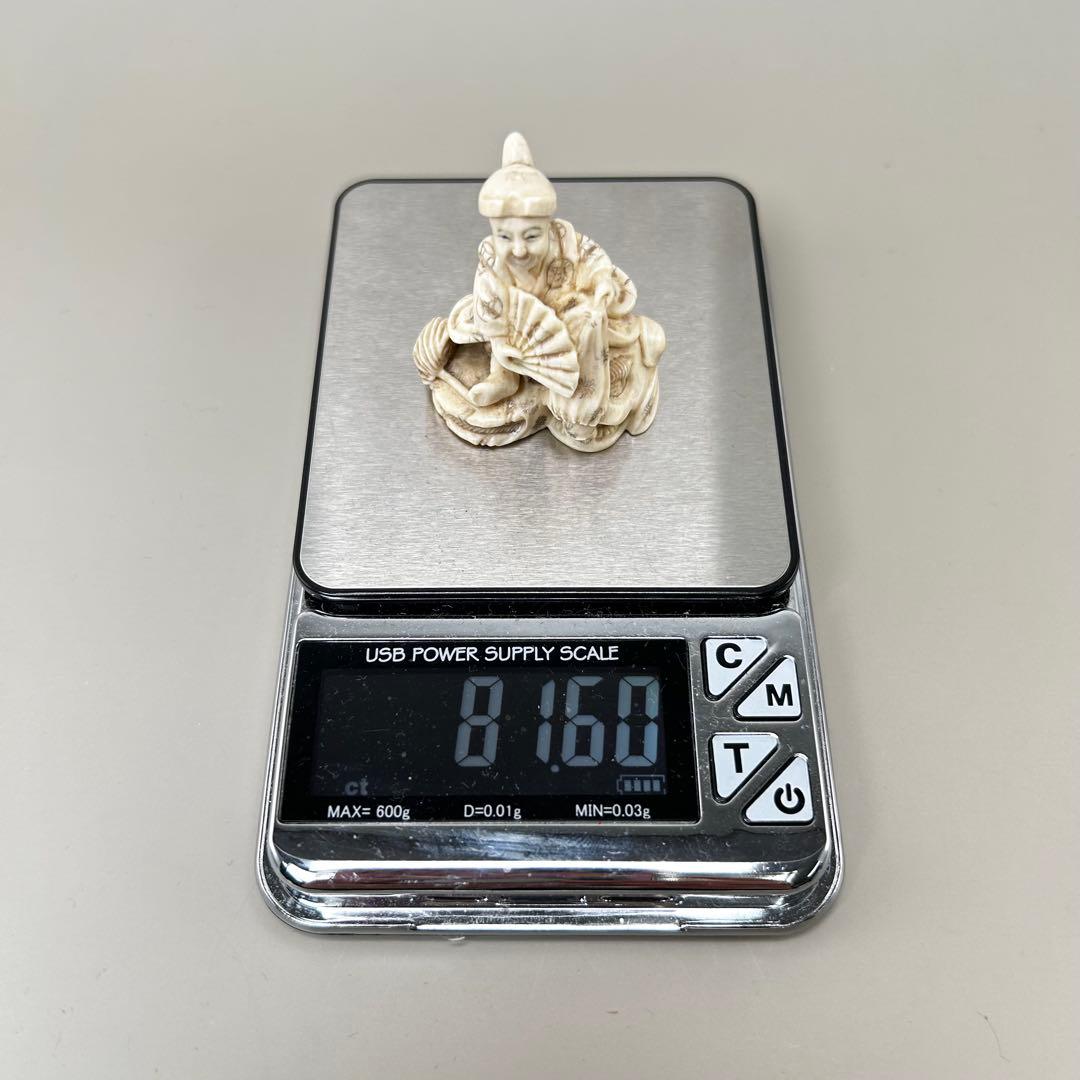 子供の像 扇子付き極上　根付　天然素材アンティーク骨董　飾り物古美術置物細密細工