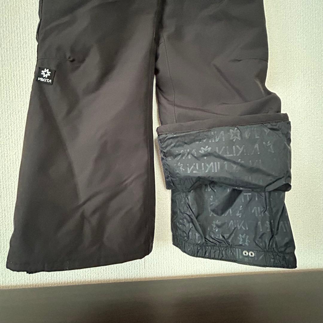 NIKITA ジュニア キッズ スノーボードウェア 上下セットＭサイズ