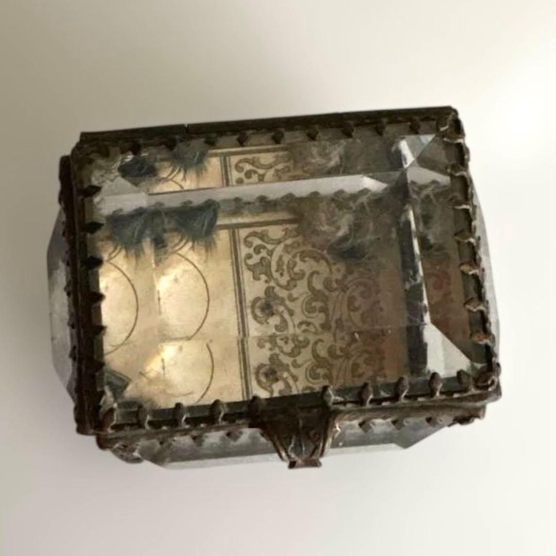 アンティーク　ガラスジュエリーボックス　ベベルドガラス