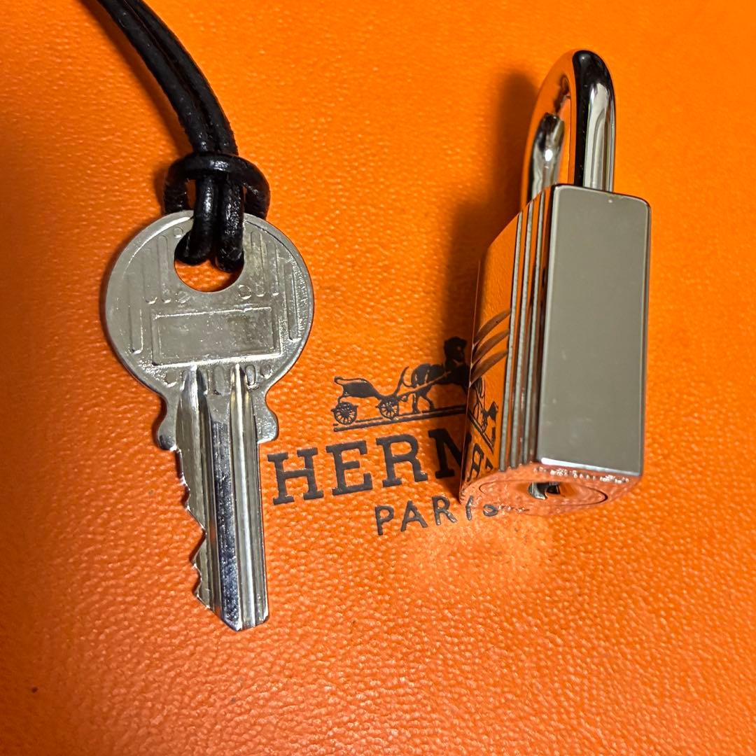 エルメス シルバー　カデナ　南京錠　パドロック　鍵　キー　NO110