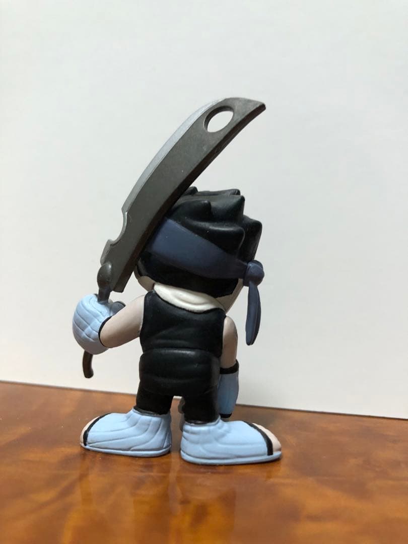 忍者キャラクター フィギュア 大きな刀付き