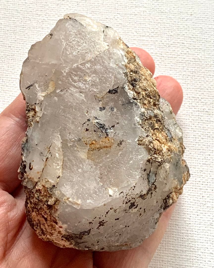 シン・ザギマウンテンクォーツ64/ツイン/芸術的/グレー/黒針入り/巨大