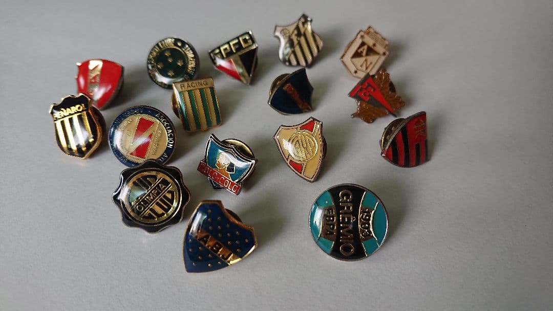 サッカー ピンバッチ