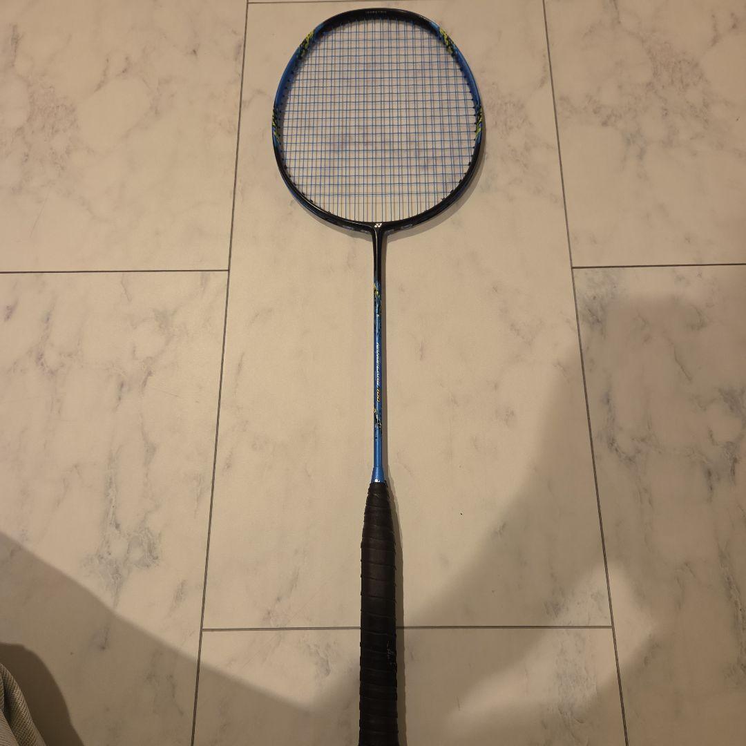 ヨネックス　ナノフレア700 　5UG6