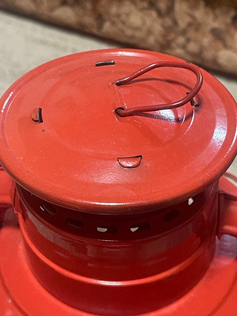 赤いガラス製ランタン