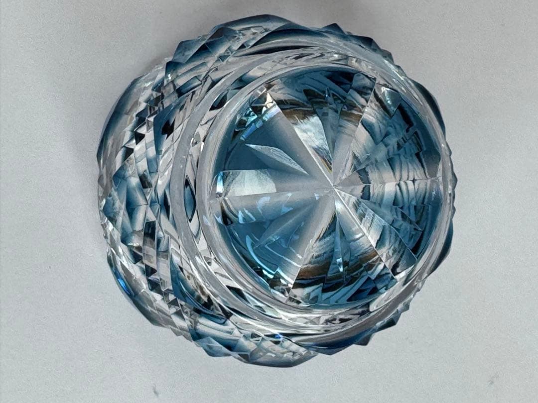 薩摩切子　藍色切子　八角籠目文　グラデーションが美しい切子です。N0004
