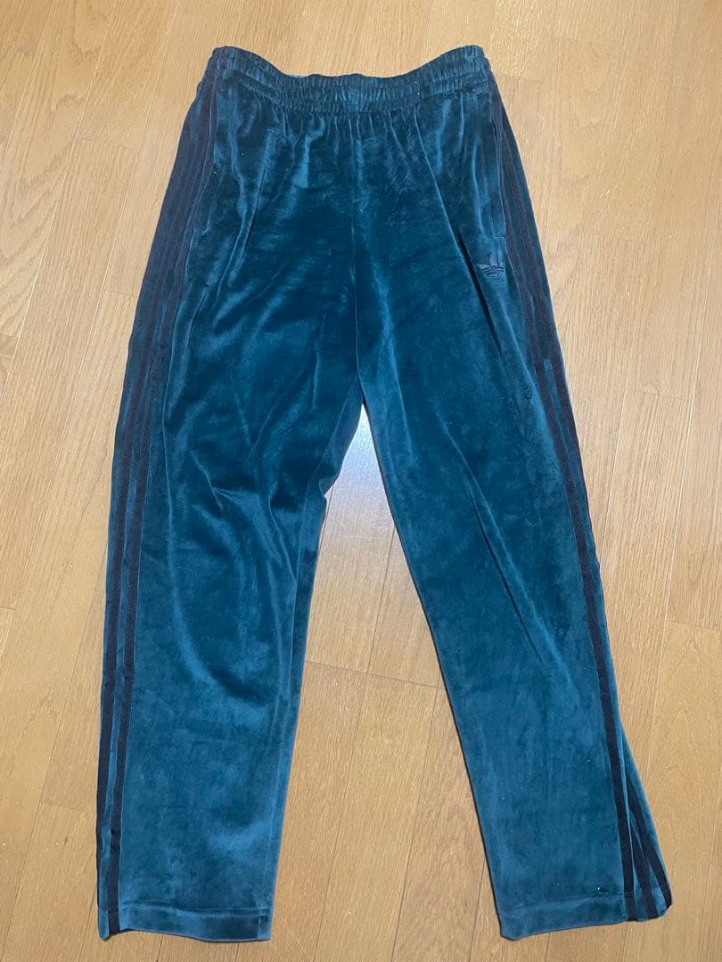 adidas ベルベット ジャージパンツ ダークグリーン