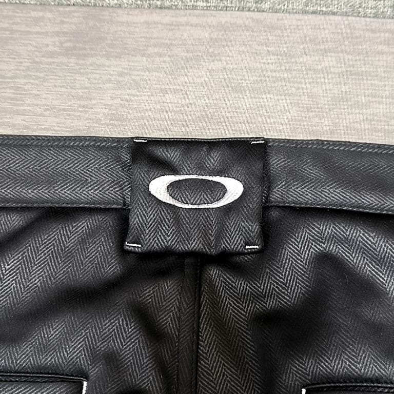 ◆オークリー ゴルフ　メンズ　冬用パンツ　大スカルロゴ刺繍　36サイズ　ブラック