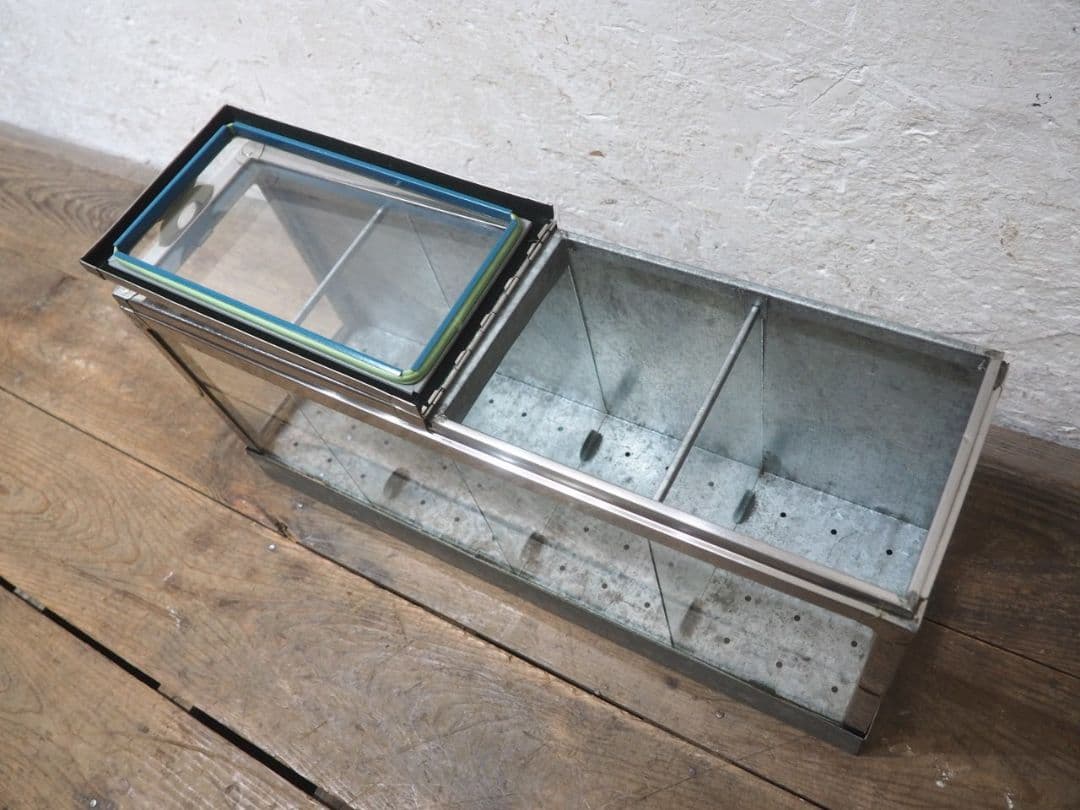 1325 昭和レトロなブリキのガラスケース　飾り棚　駄菓子屋　陳列棚　ビンテージ