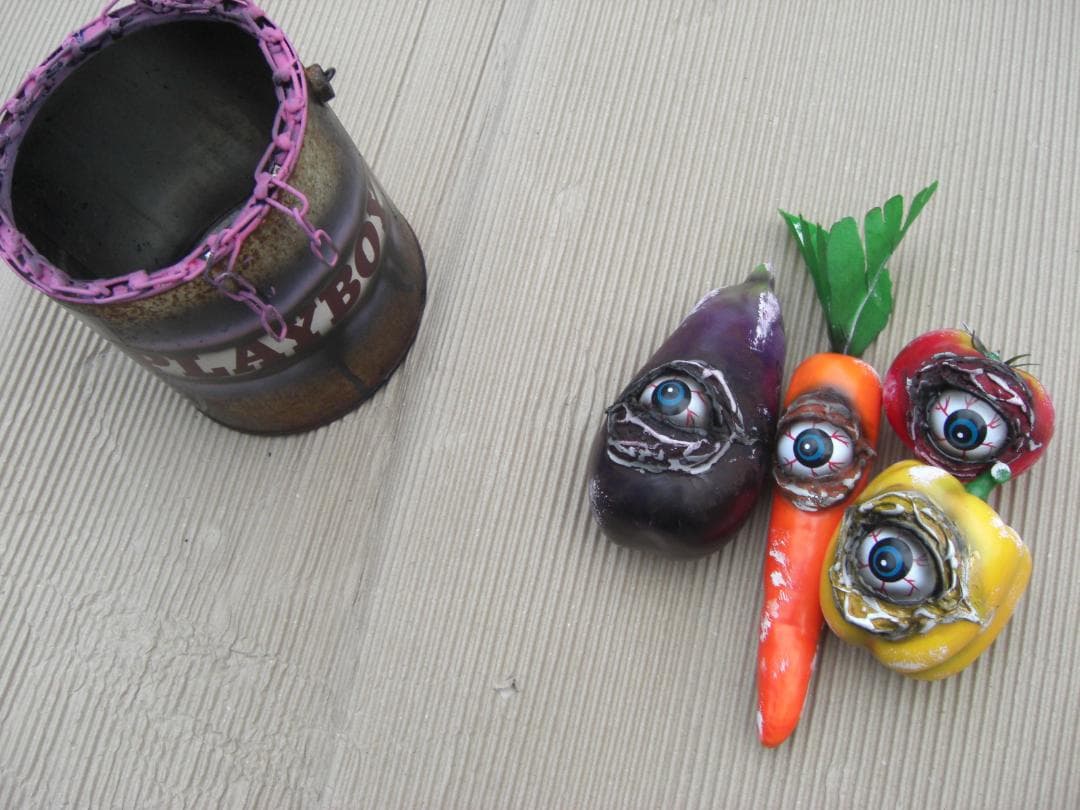 野菜人形 アンティーク ニンジン ナス パプリカ トマト 一つ目妖怪 ブリキ缶