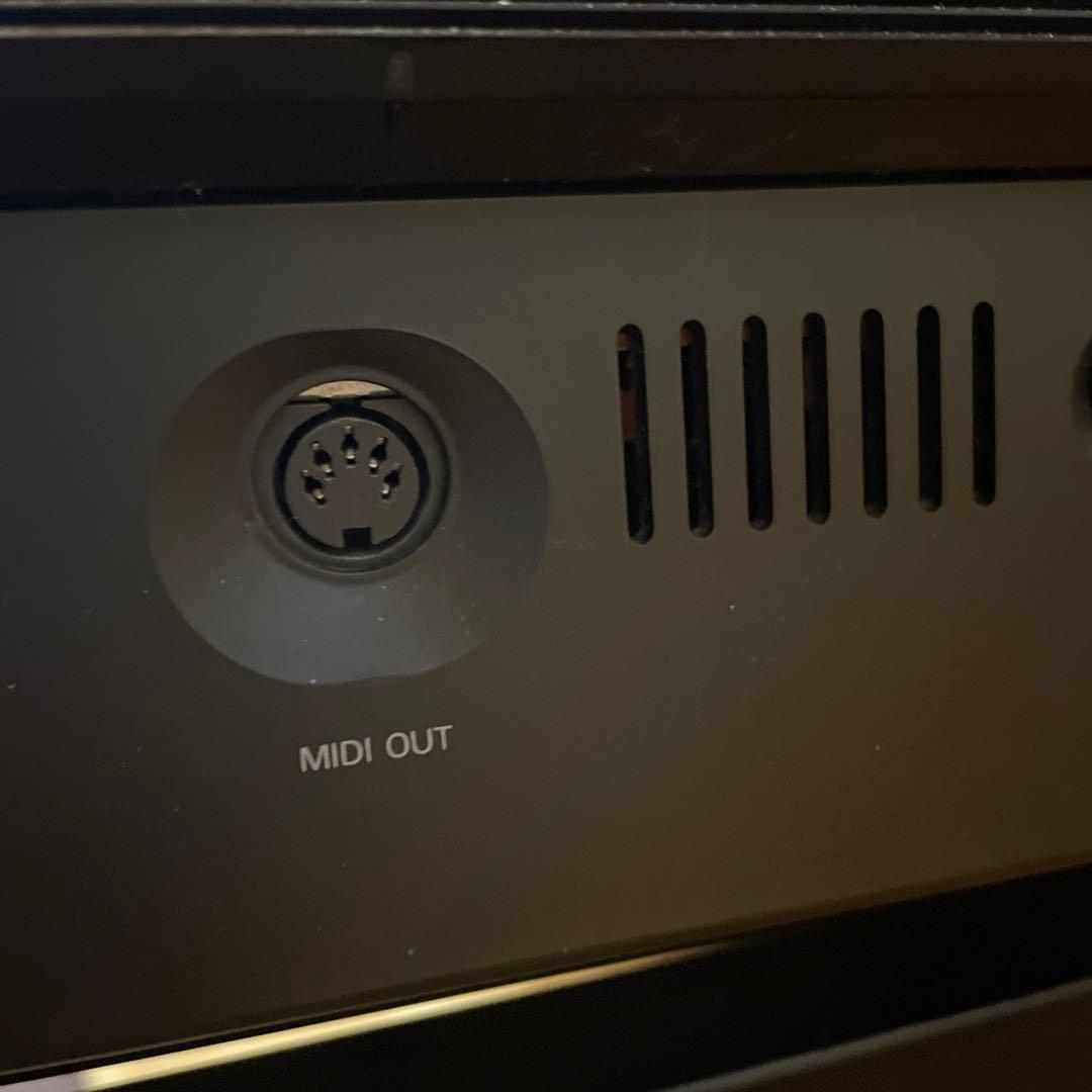 ROLAND E-14 取説が無いのでPDFをダウンロードしてください。