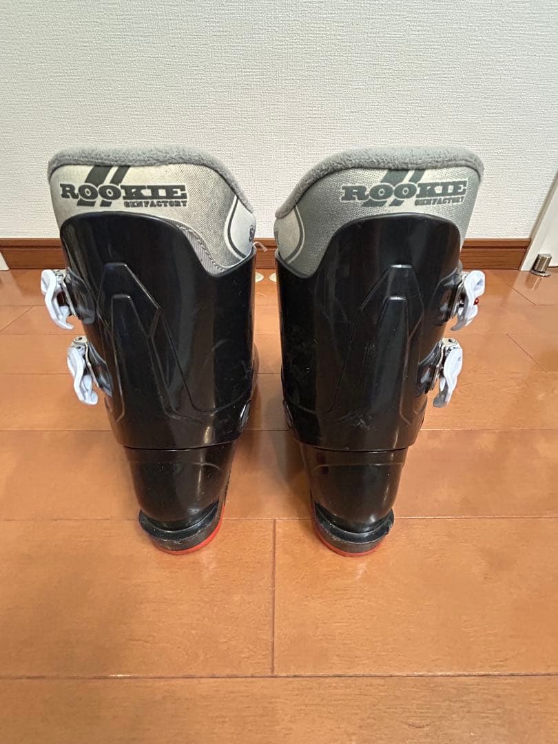 ジュニアスキーセット板130・ブーツ23.5cm・ストック100cm・ヘルメット