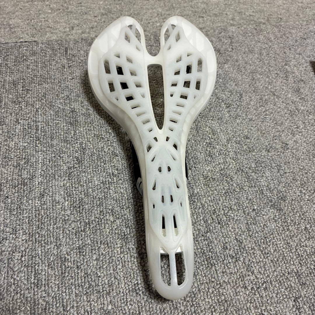 TIOGA ホワイト サドル