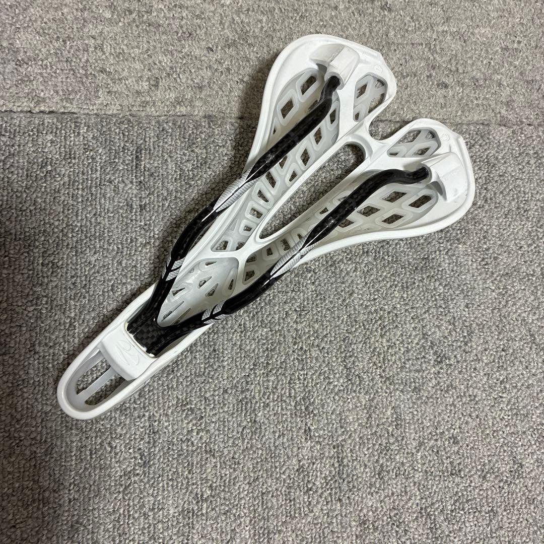 TIOGA ホワイト サドル