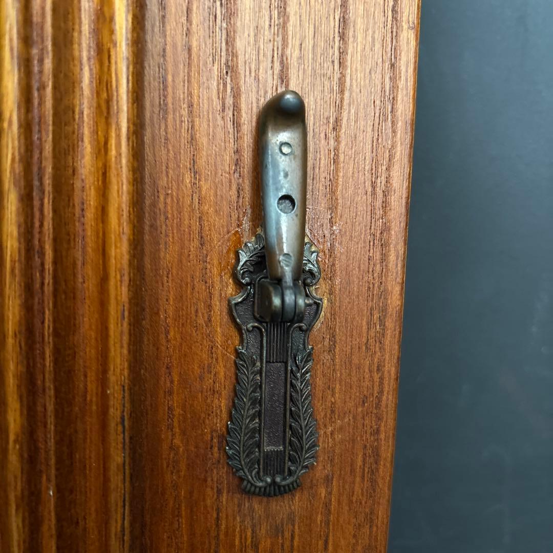 木製引戸　木製扉　家具装飾　花模様　木材　彫刻　木細工　ウッドウォールパネル