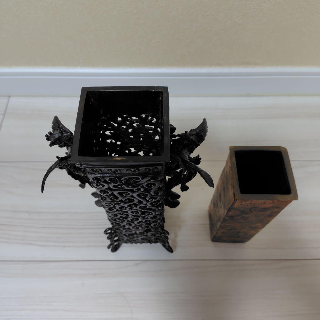 高岡銅器 青銅製花器 角型 唐草透かし 鳳凰耳付（蓋無し）