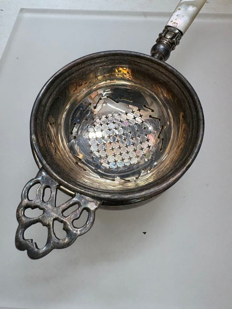 銀製ストレーナー 真珠母貝ハンドル・107g・中古品