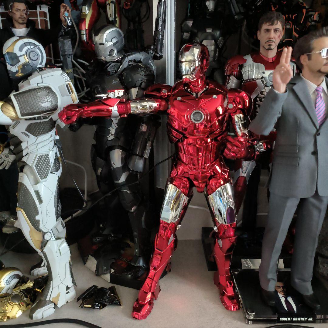 ホットトイズ アイアンマン　マーク3 レッド＆シ ルバー・クロム