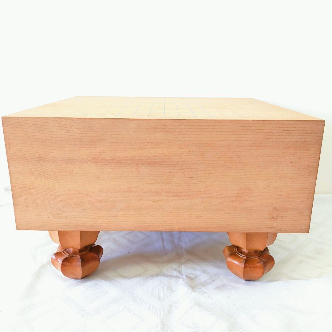 囲碁盤　柾目碁盤　へそ・足付き　厚み約5寸7分（175㎜）蛤碁石32~33号級