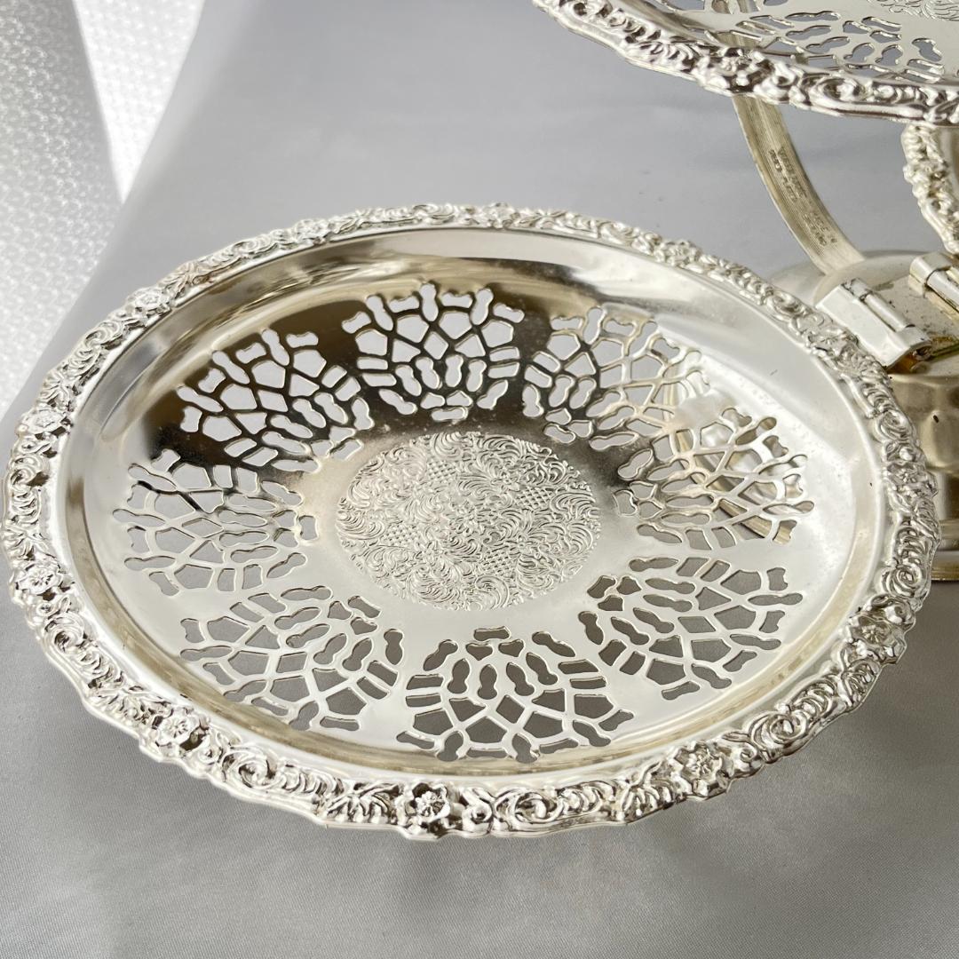 【英国 】エンボスと透かしのケーキスタンド Queen Anne