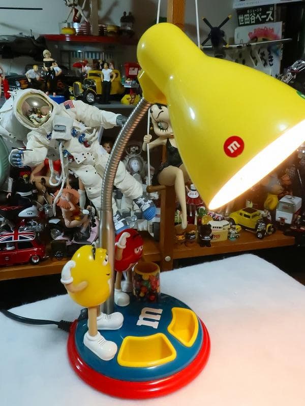 エムアンドエムズ m&m's デスクトップライト フィギュア付 ランプ